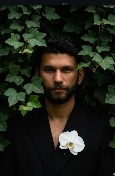 Emerald Silence - AI Prompt