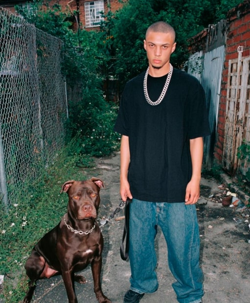 Gritty Flash Alley Street Portrait🐕‍🦺⚡ - AI Prompt