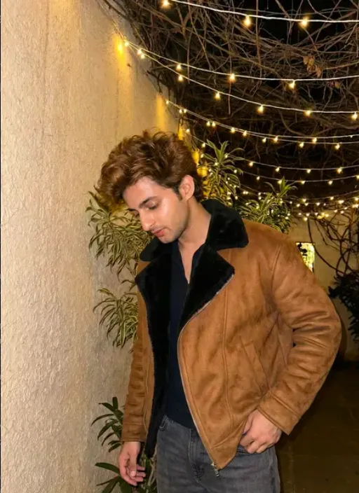 Midnight Courtyard - AI Prompt