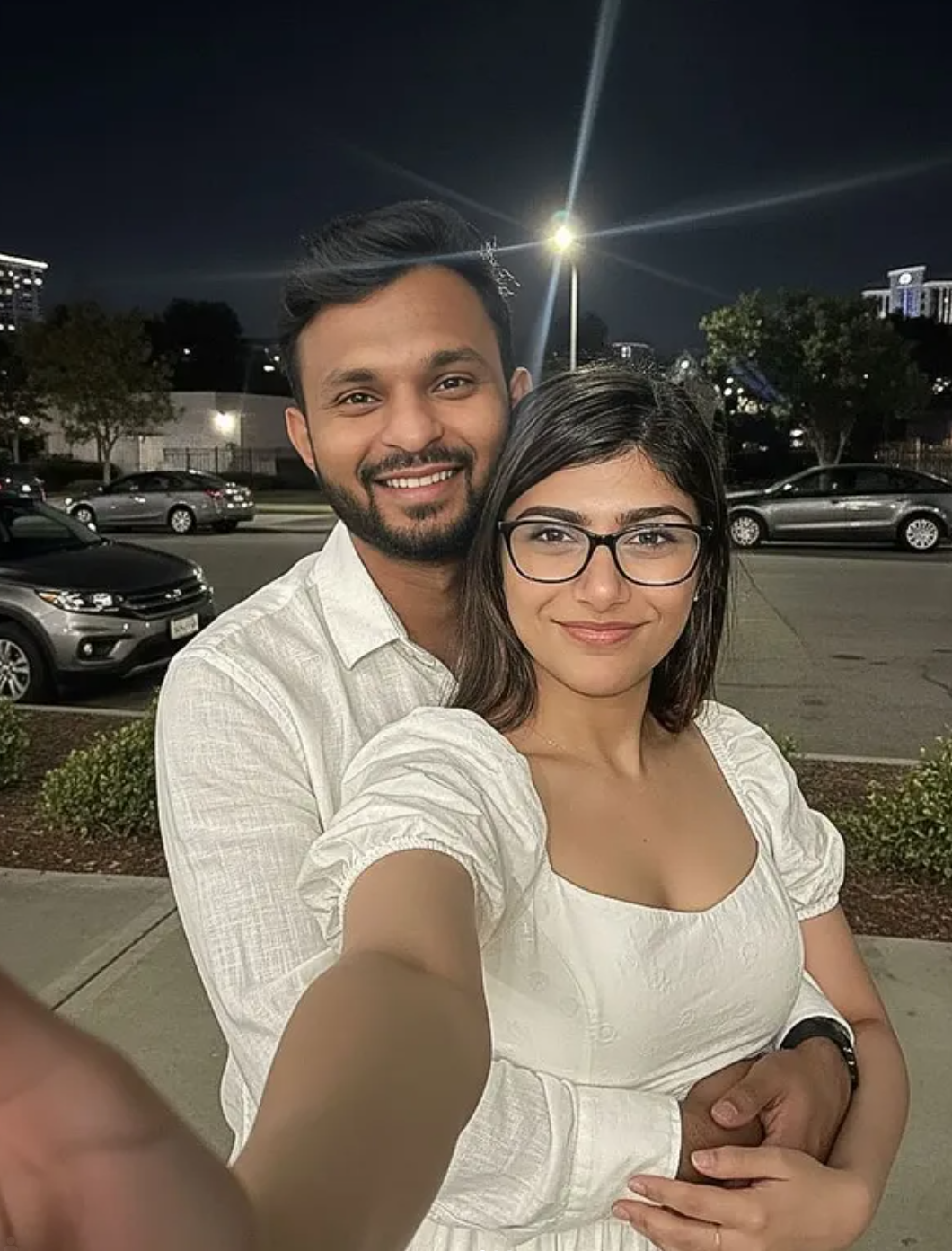 Nighttime Selfie with mia khalifa - AI Prompt