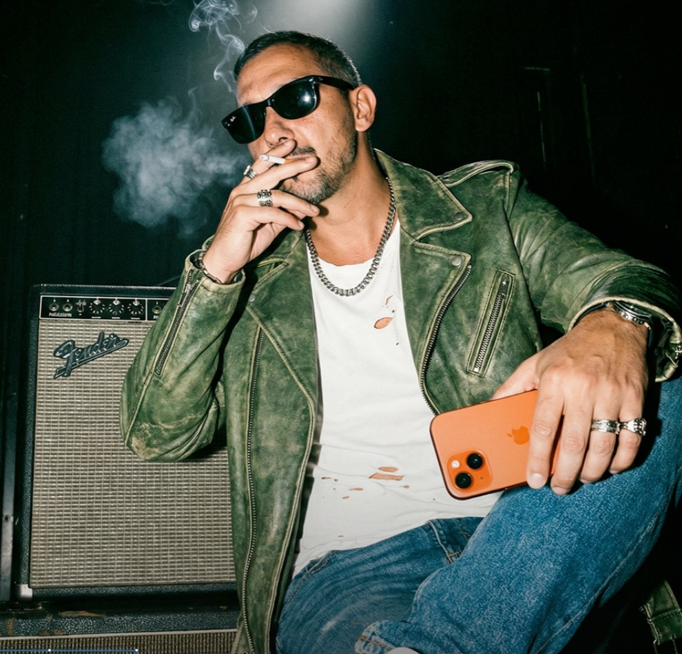 Smoke, Steel & Backstage Silence - AI Prompt