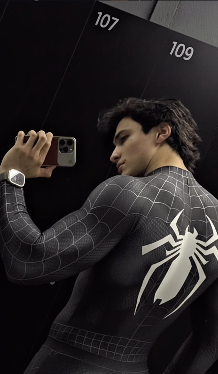 Spider man Suit - AI Prompt
