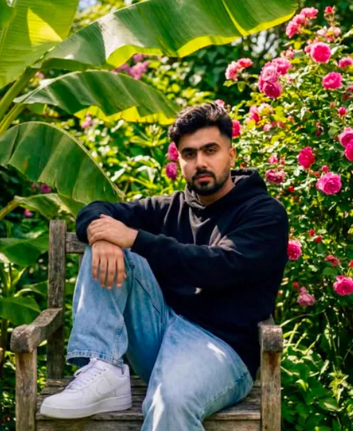 Urban Jungle Throne - AI Prompt